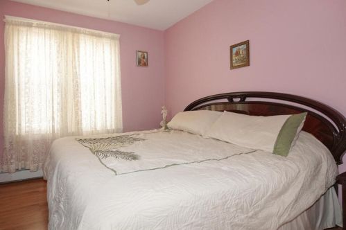 10 Bedford Ave, Worcester MA 01604-4739 exterior