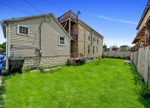 946 18th Pl, Chicago, IL 60608-3464