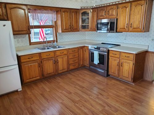 1130 Thomas St, Manitowoc WI 54220-2250 exterior