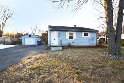 152 Newhouse St, Springfield, MA 01118-2510