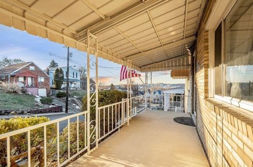 4125 Gladstone St, Pittsburgh PA 15207-1423 exterior