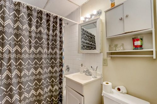 2943 Newhall St, Milwaukee WI 53211-3224 exterior