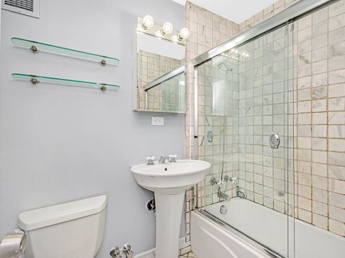 1441 Farwell Ave, Chicago IL  60626-3441 exterior