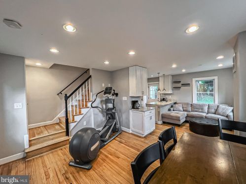 5814 Biscayne Dr, Alexandria VA  22303-1904 exterior