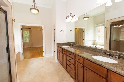 1860 Canmont Dr, Atlanta GA 30319-3618 exterior