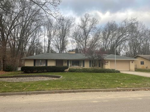 5120 Chickadee Dr, Kalamazoo, MI 49009-4543