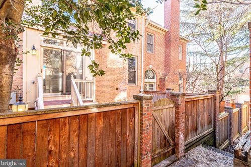 6636 Hampton View Pl, Mc Lean VA 22101-6003 exterior