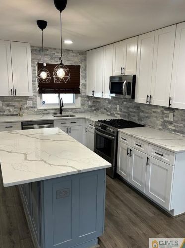 45 Foyer St, Edison NJ  08817-5058 exterior