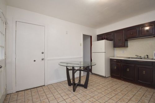 18 Longfellow Ter, Springfield MA  01108-2424 exterior