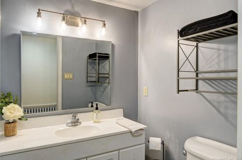 108 Hickory Hl Rd, New Britain CT 06052-1009 exterior