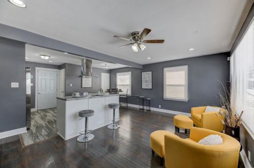 6316 Everett Dr, Saint Louis, MO 63134-1824