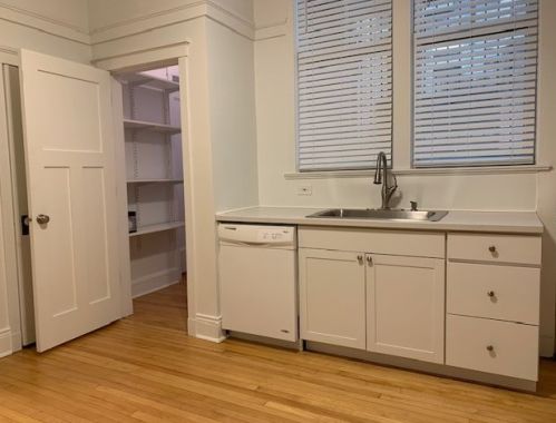 415 Surf St, Chicago IL 60657-6106 exterior