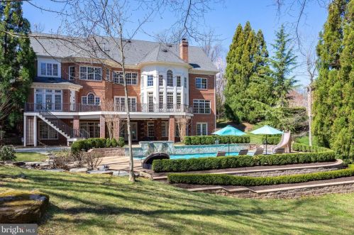 884 Alvermar Rdg Dr, Mc Lean VA 22102-1435 exterior