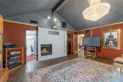 12422 Deer Trak, Austin TX 78727-5746 exterior