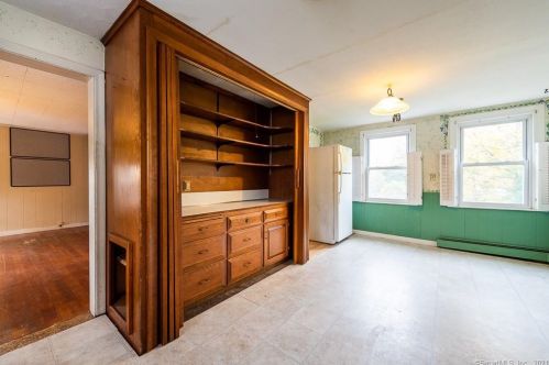 1075 Poquonock Ave, Windsor CT 06095-1234 exterior