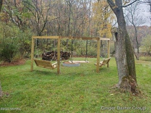 947 Ionia St, Belding MI 48809-1759 exterior