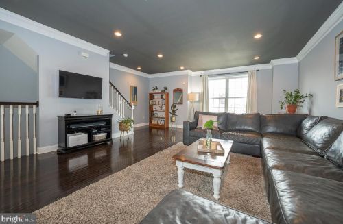 328 Lemonte St, Philadelphia PA 19128-4520 exterior