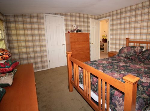 4 Ryder Ct, Huntington Station NY 11746-6142 exterior