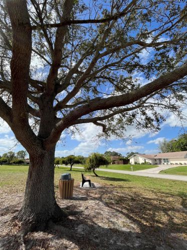 592 Whitmore Dr, Fort Pierce FL  34984-4570 exterior