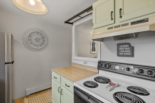 18 Great Fls Dr, Concord NH 03303-1594 exterior