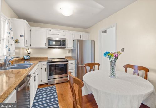 7909 Pebble Brook Ct, Springfield VA  22153-2618 exterior