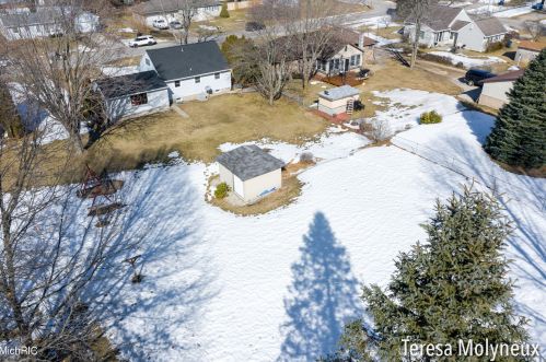 4085 Nicholl Ave, Meskegon MI 49444-3633 exterior