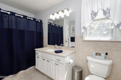 52 Pelican Dr, Berkeley Township NJ 08721-1654 exterior