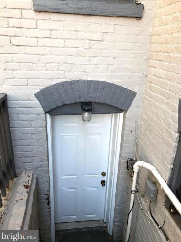 408 A St, Washington DC  20003-3807 exterior