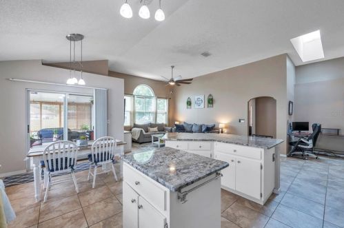 9616 Long Meadow Dr, Tampa FL  33615-1236 exterior