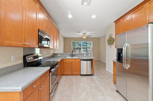 10084 Stonegate Dr, Fort Pierce FL 34987-2423 exterior