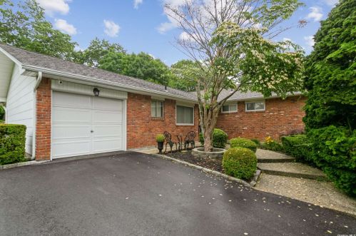 37 Cross Bow Ln, Commack, NY 11725-1214