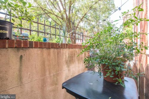 1631 Green St, Philadelphia PA 19130-3958 exterior