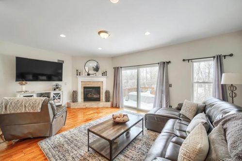 51 Oak Hl Rd, Middletown NY 10941-1366 exterior