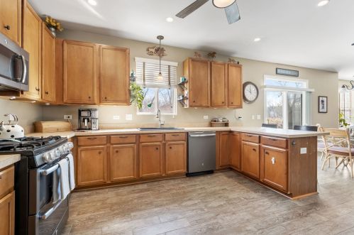 924 Neufairfield Dr, Joliet, IL 60432-0767