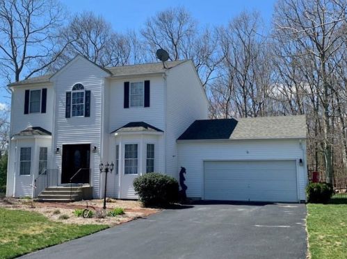 34 Fieldstone Dr, Coventry, RI 02816-8723