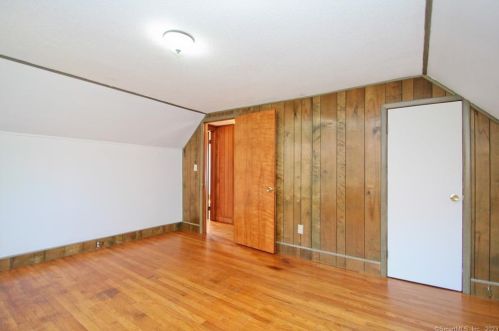 111 Spg St, Windsor Locks CT 06096-2208 exterior