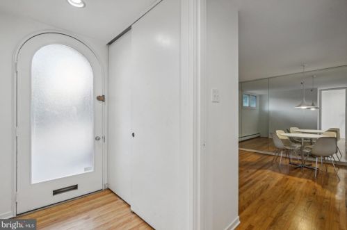 291 Locust St, Philadelphia, PA 19106-3913