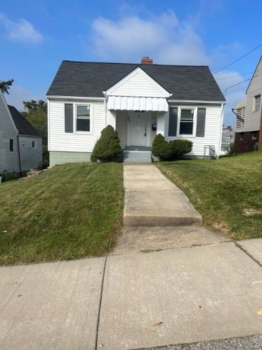 242 Camfield St, Pittsburgh PA  15210-3218 exterior