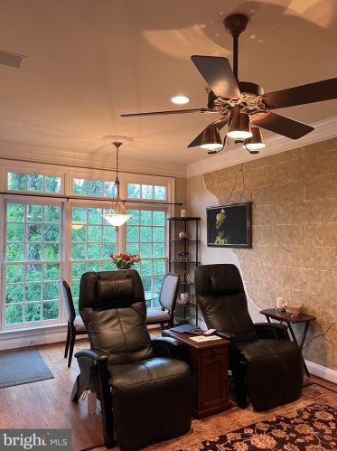 18 Alexander St, Alexandria VA  22314-3869 exterior