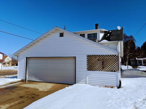 866 13 St, Manitowoc WI 54220-5103 exterior