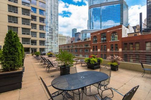 440 Wabash Ave, Chicago IL  60605-1209 exterior