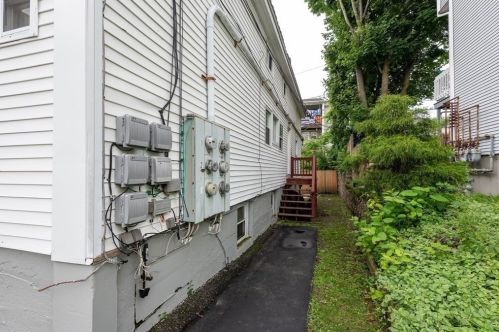 35 Grammont Rd, Worcester MA 01607-1175 exterior