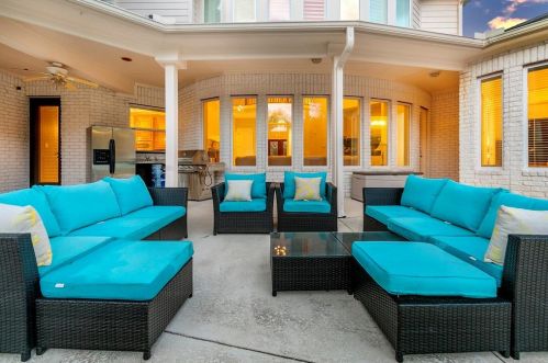 32731 Westminster Dr, Fulshear TX 77441-4098 exterior