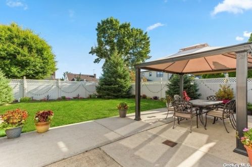 14 Lydia St, Valley Stream NY 11580-2714 exterior