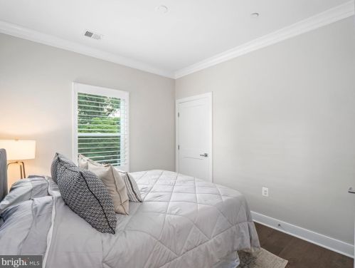 10346 Grosvenor Pl, Rockville MD 20852 exterior