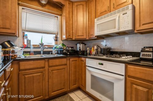 3004 Touhy Ave, Chicago IL 60645-2938 exterior