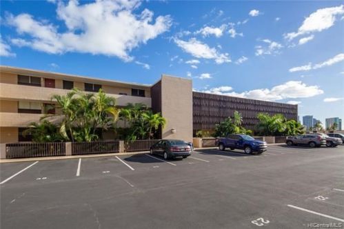 1524 Pensacola St, Honolulu HI  96822-3822 exterior