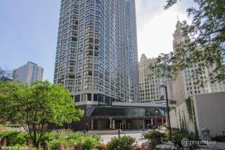 405 Wabash Ave, Chicago IL  60605-1208 exterior