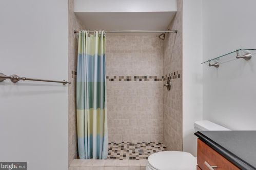 522 Carpenter St, Philadelphia PA 19147-4033 exterior