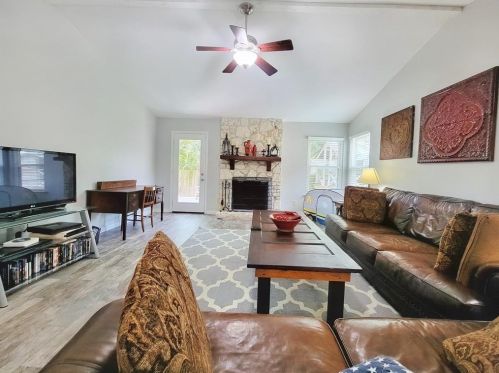 9733 Anderson Village Dr, Austin TX  78729-2701 exterior